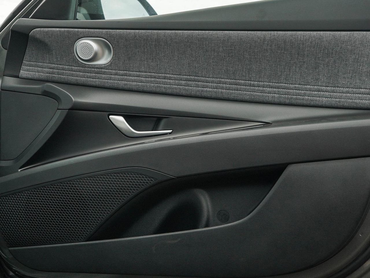 New 2026 Amazon Gray Hyundai SEL Sport Plus Sedan FWD image 31