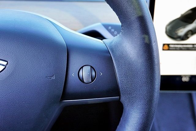 Used 2021  Tesla Standard Range Plus image 38