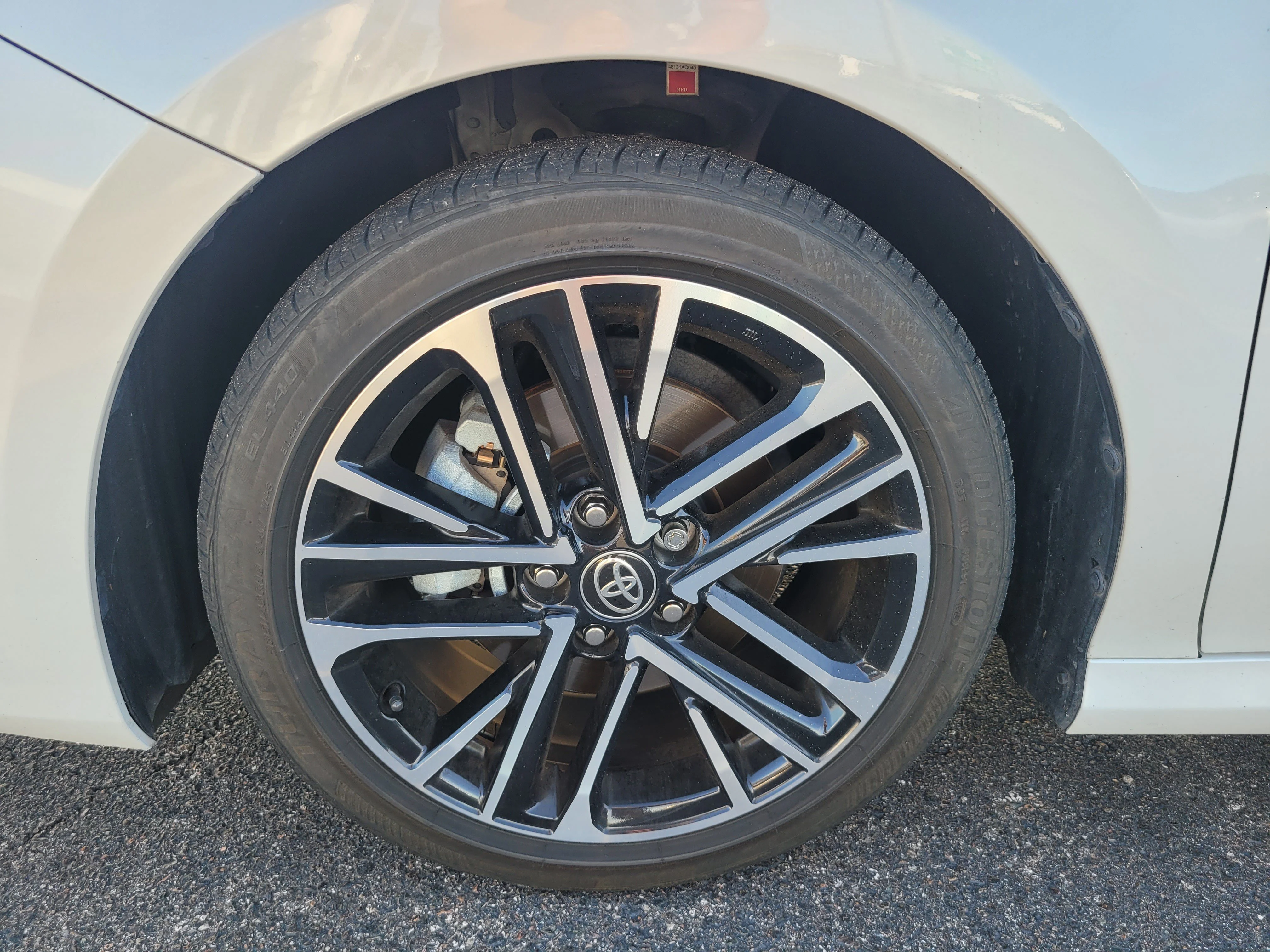 Used 2025 Pearl Toyota LE image 9