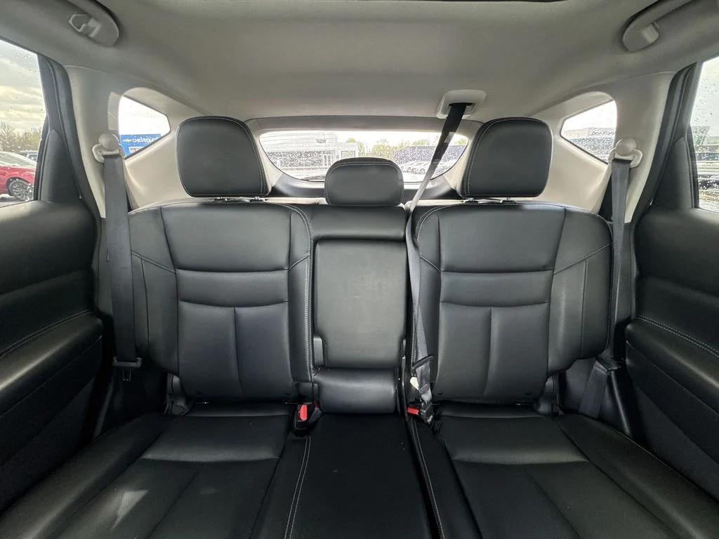 Used 2024 White Nissan SL image 23