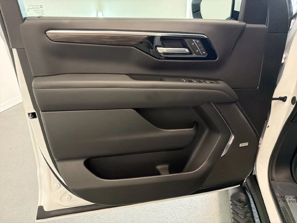New 2027 Summit White Chevrolet Z71 image 13