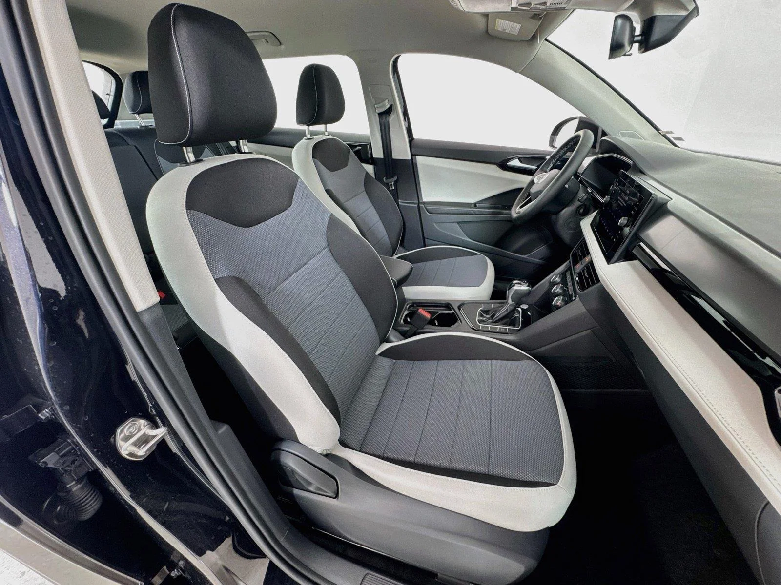 New 2027 Deep Black Pearl Volkswagen S image 25