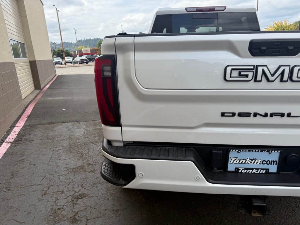 Used 2024 White Frost GMC Denali Ultimate image 7