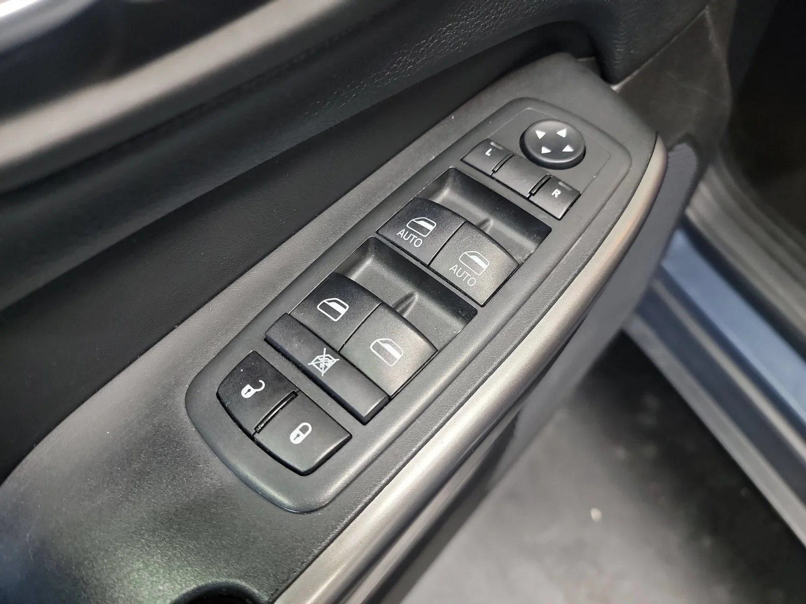 Used 2020 Slate Blue Pearlcoat Jeep Latitude Plus image 13