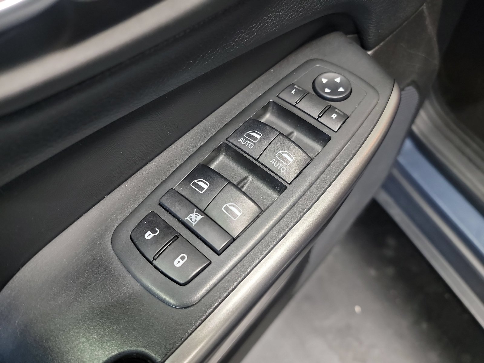 Used 2020 Slate Blue Pearlcoat Jeep Latitude Plus image 13