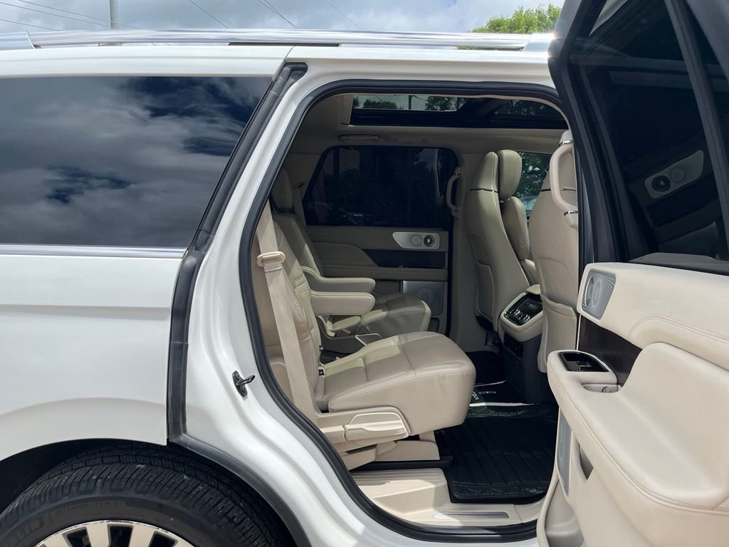 Used 2020 White Lincoln Reserve image 33