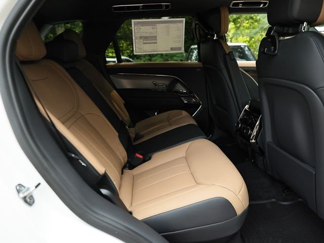 New 2026 Ostuni Pearl White LAND ROVER Dynamic SE image 38