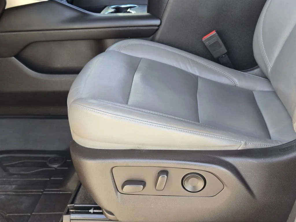 Used 2021 White Chevrolet Z71 image 28