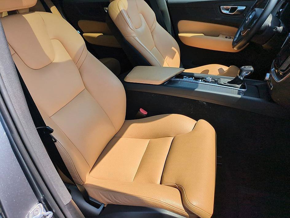 Used 2019 -SELECT- Volvo Momentum image 34