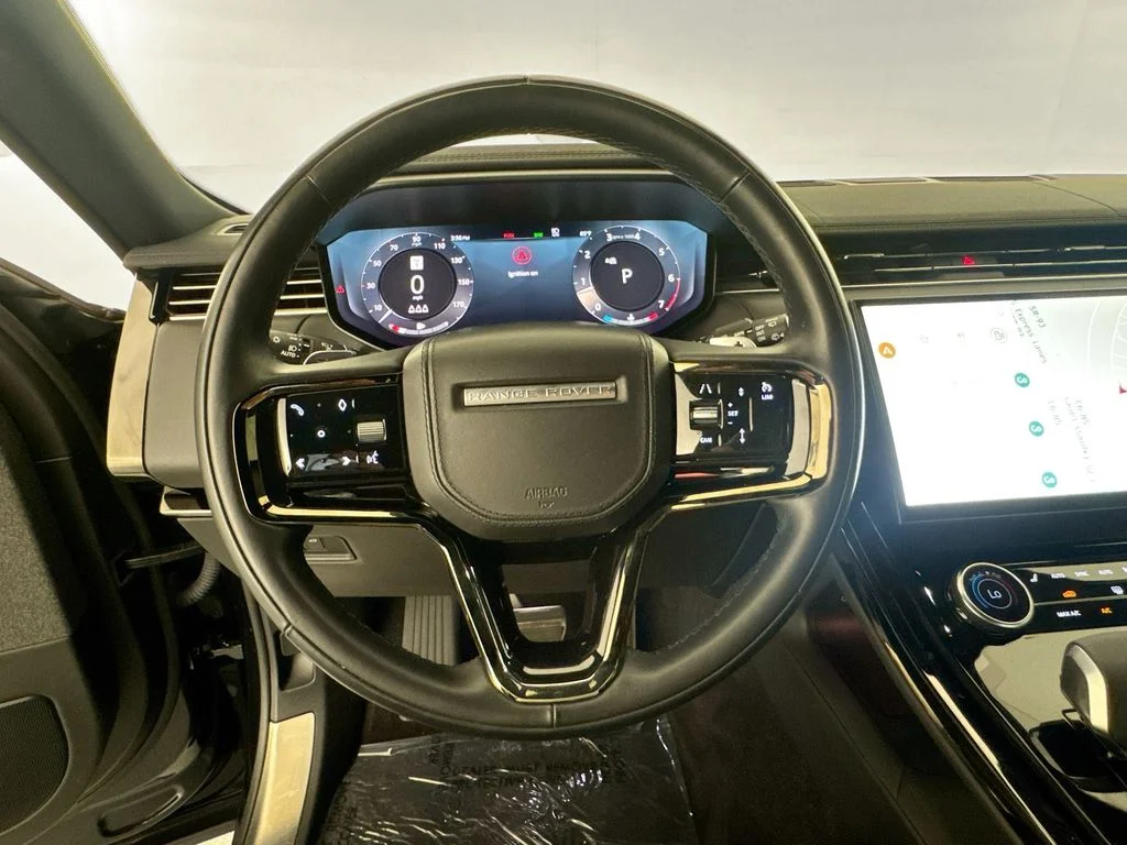 Used 2023 Black Land Rover SE Dynamic image 11