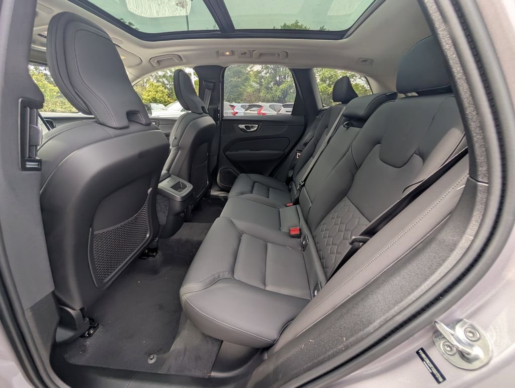 2026 Volvo XC60 Plus - Photo 7
