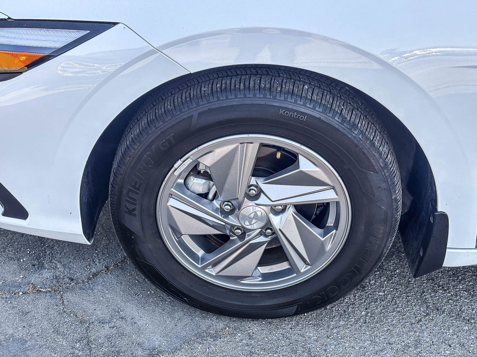 Used 2025 Serenity White Hyundai SE image 11