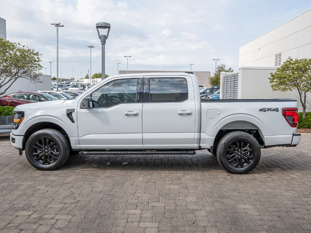Used 2024 Oxford White Ford XLT image 5