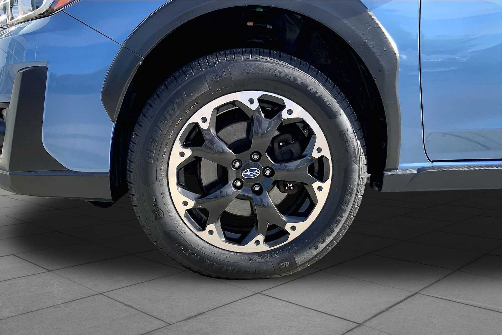Used 2021 Horizon Blue Pearl Subaru Premium image 12
