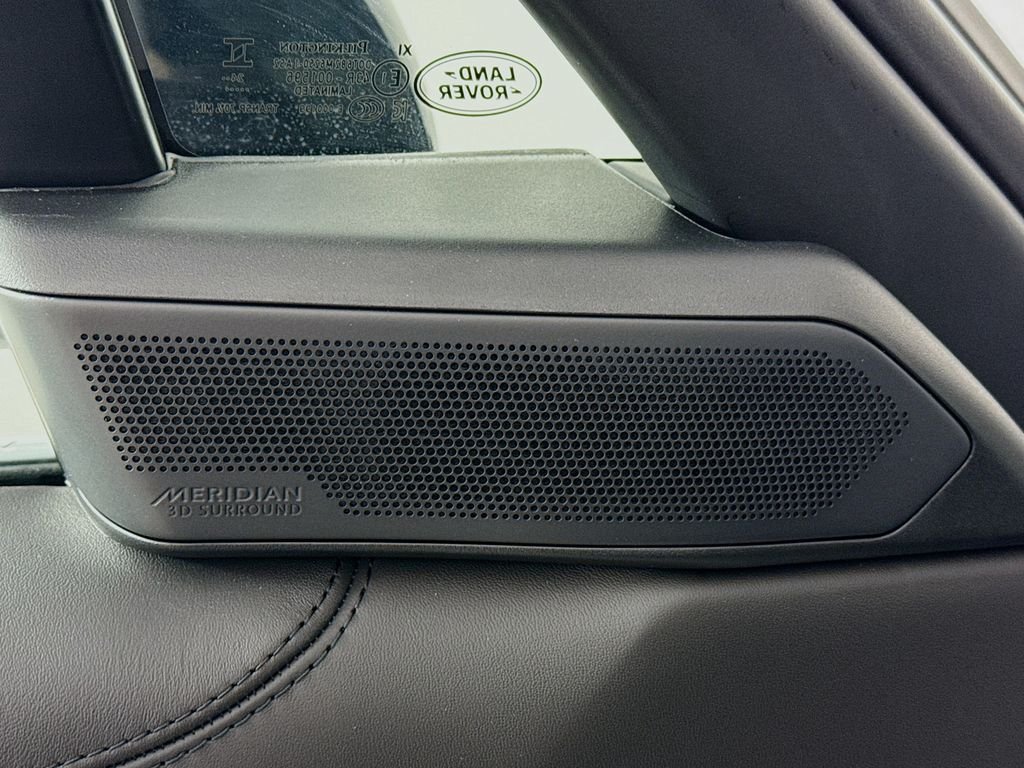 New 2025 Fuji White Land Rover SE image 20