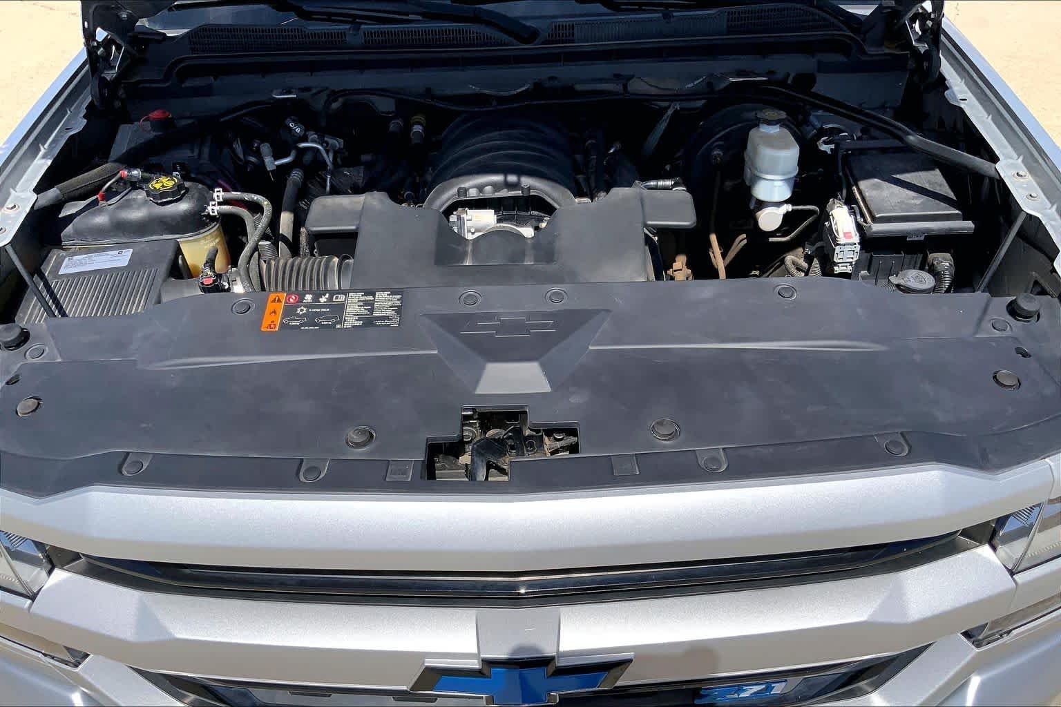 Used 2018 Silver Ice Metallic Chevrolet LT image 32