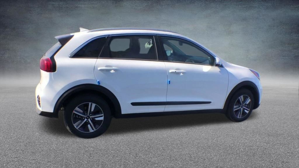 Used 2022 White Kia EX Premium image 23