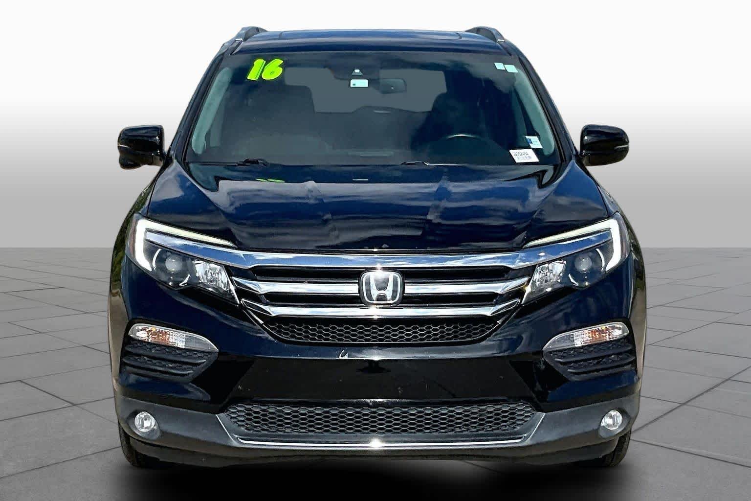 Used 2016 Crystal Black Pearl Honda Touring image 4
