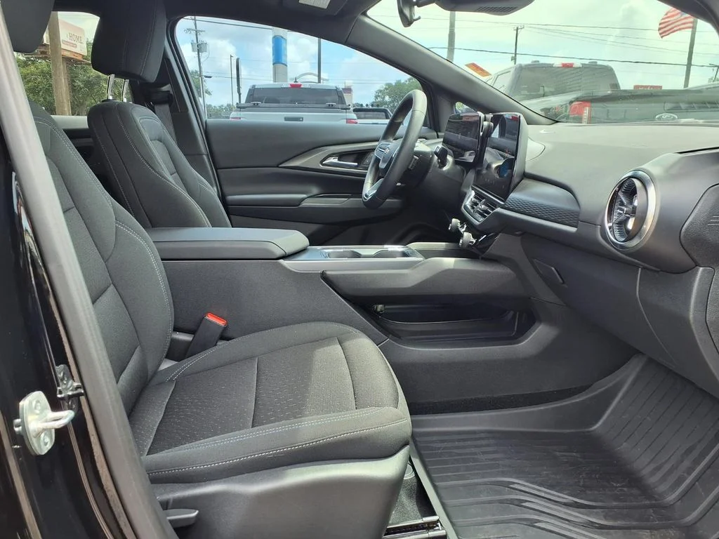 Used 2025 Black Chevrolet LT image 6