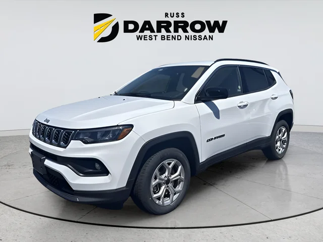 Used 2025 White Jeep Latitude image 1