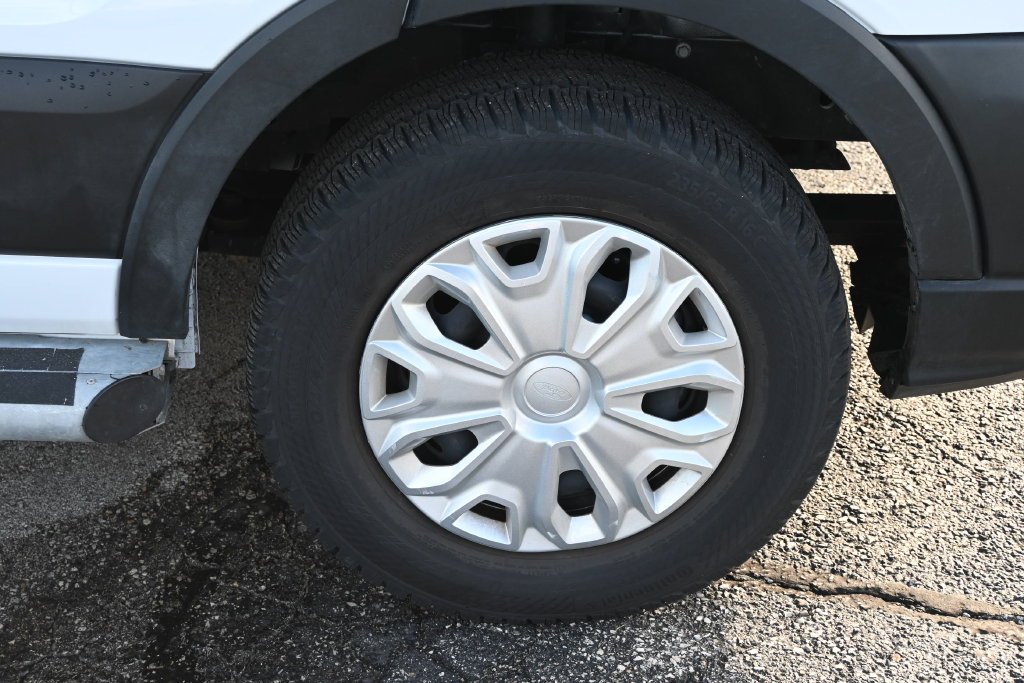 Used 2025 Oxford White Ford Base image 15