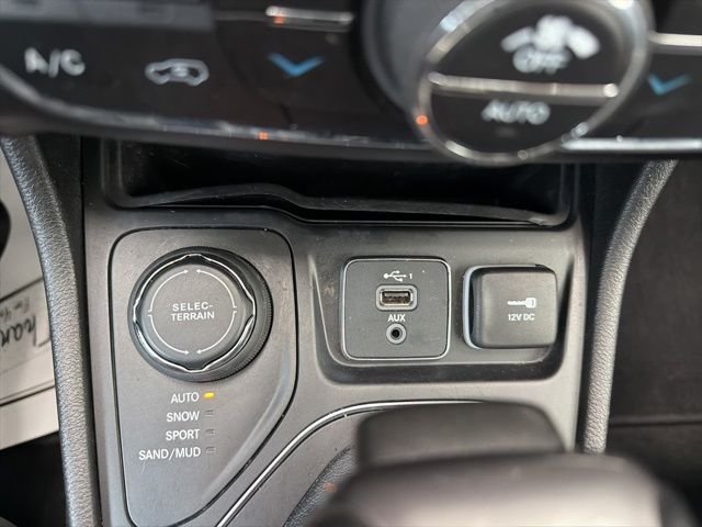 Certified Used 2020 White Jeep Latitude Plus image 22