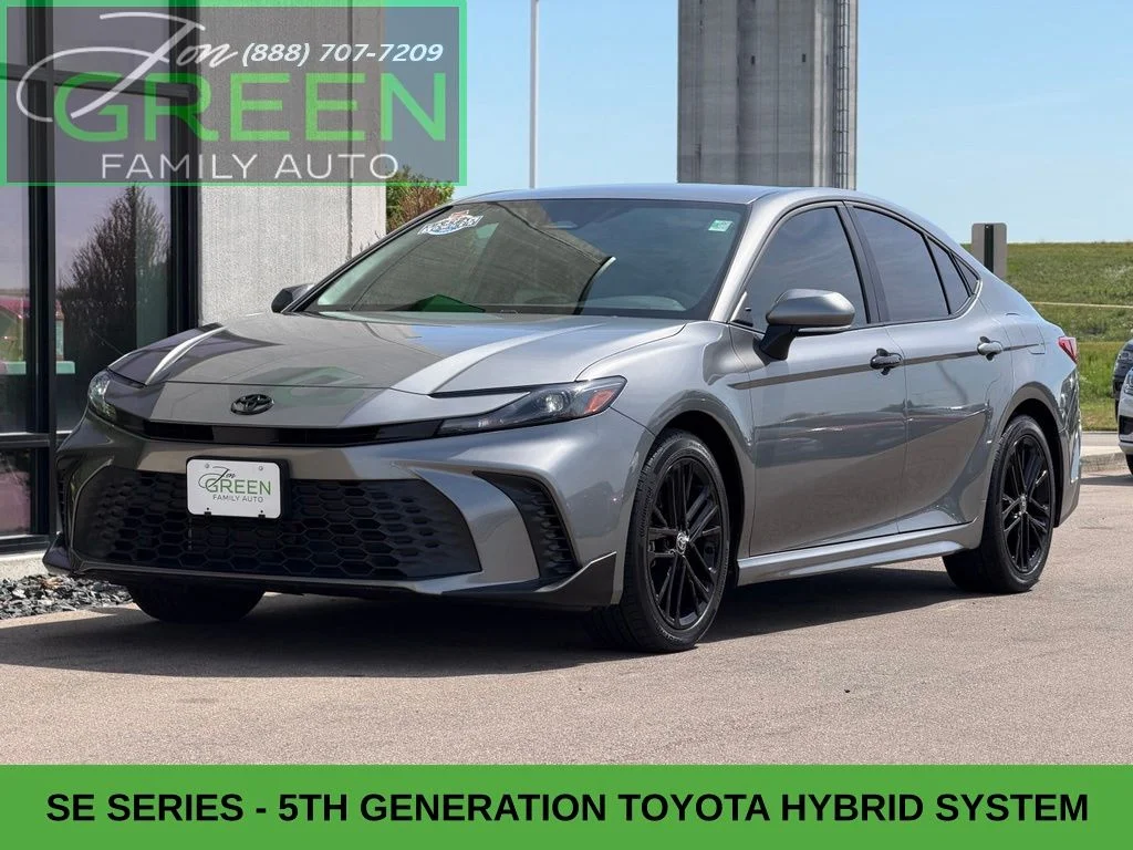 Used 2026  Toyota SE image 1