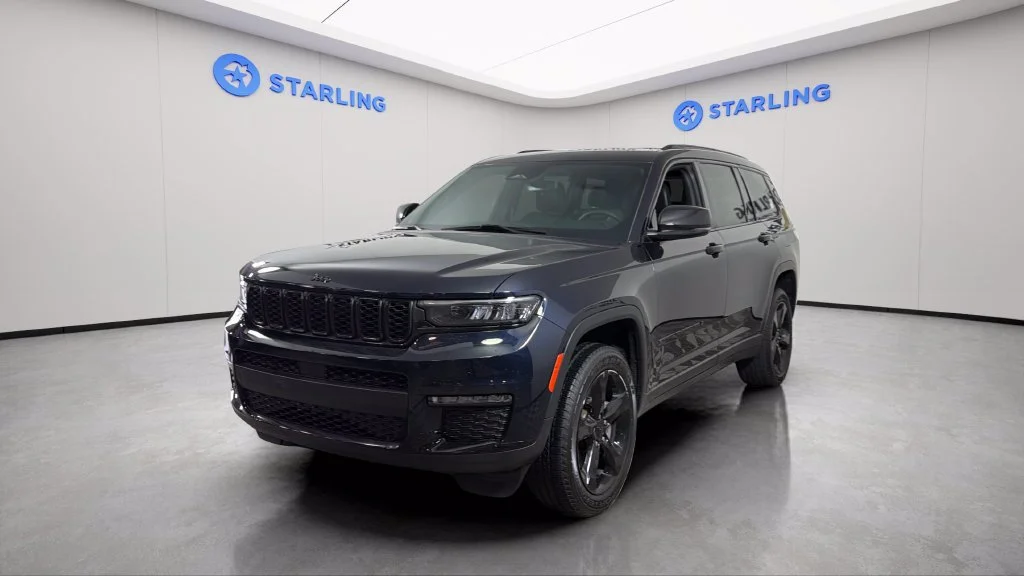 Used 2024 Blue Jeep Limited 4x4 image 17