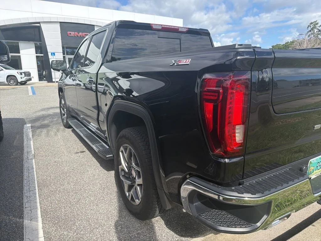 Used 2025 Onyx Black GMC SLT image 9