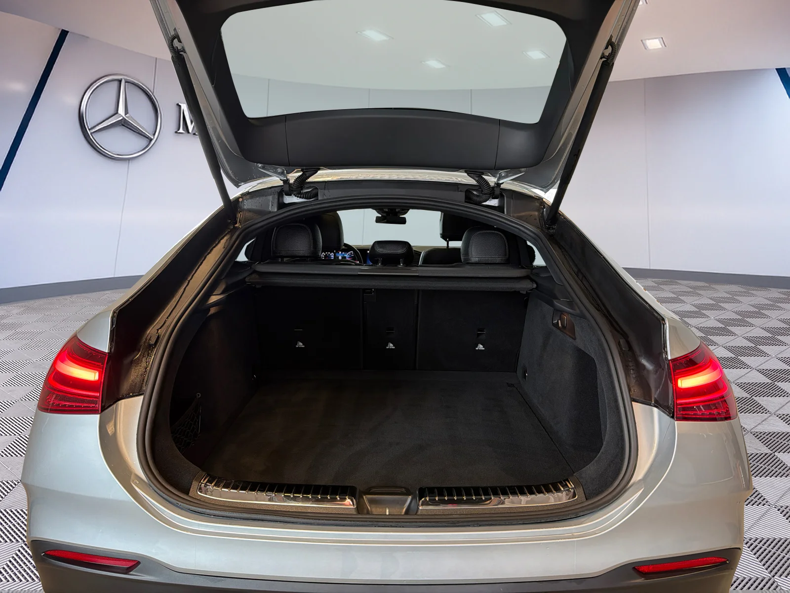 Used 2025 Silver Mercedes-Benz Gle 450 4matic Coupe image 7