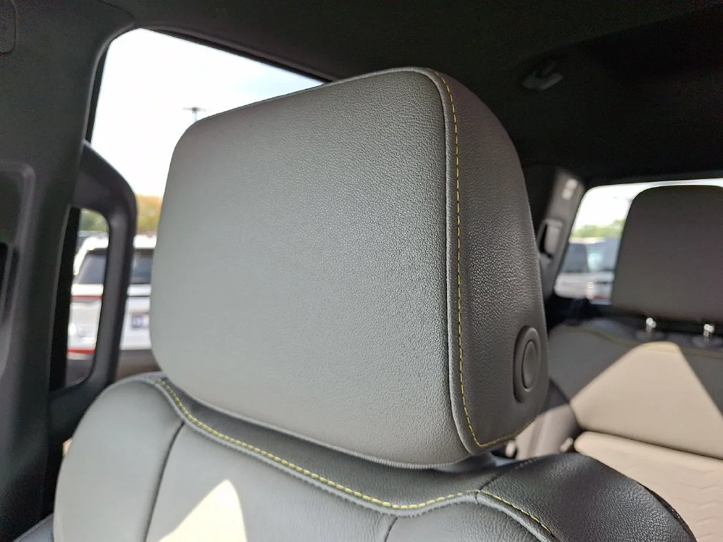 Used 2025 White Chevrolet ZR2 image 18