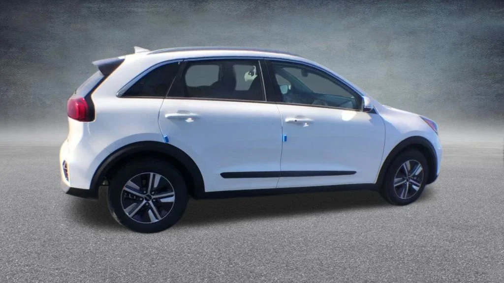 Used 2022 White Kia EX Premium image 23