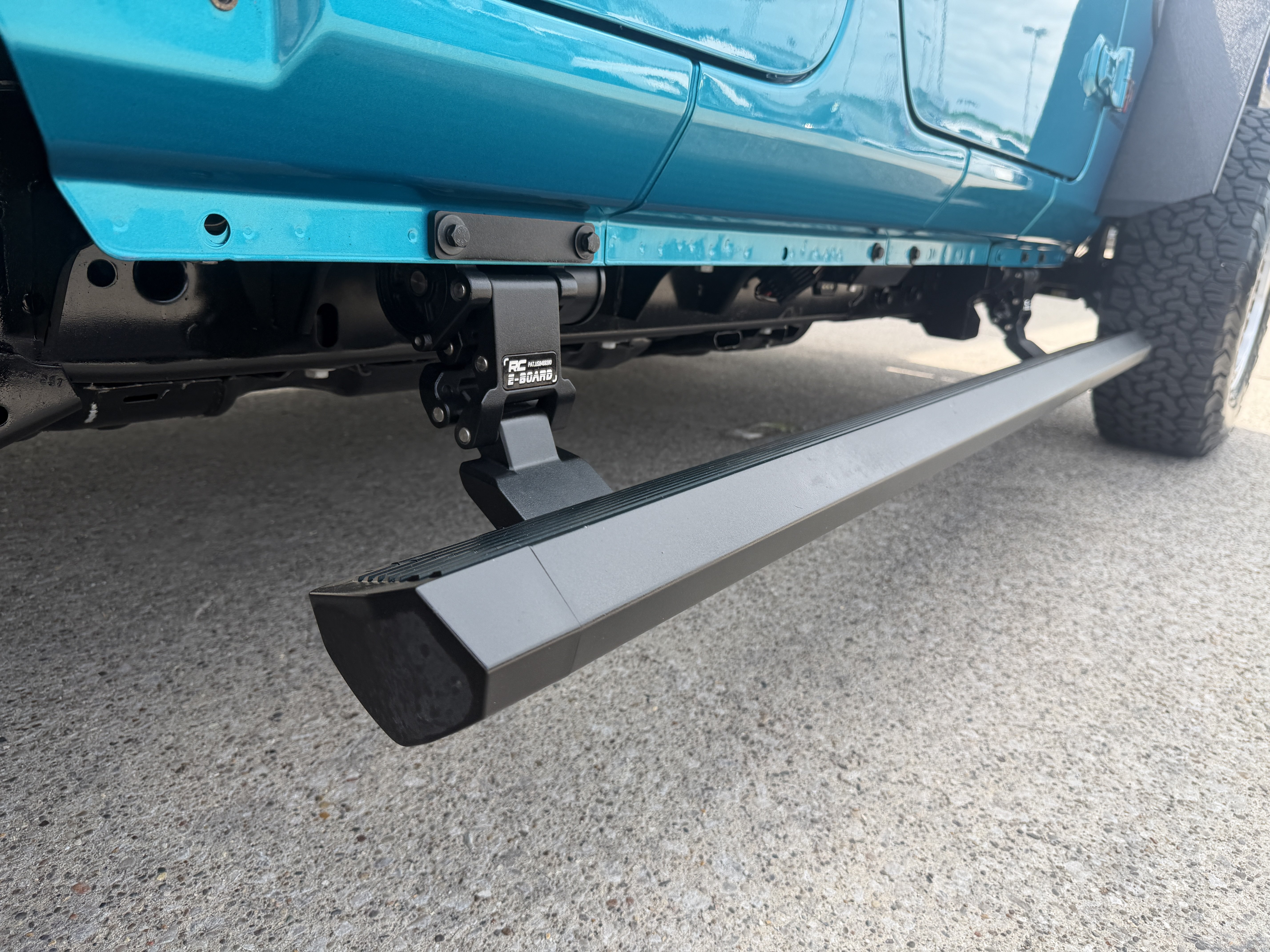Used 2024 Bikini Pearl Coat Jeep Rubicon image 32