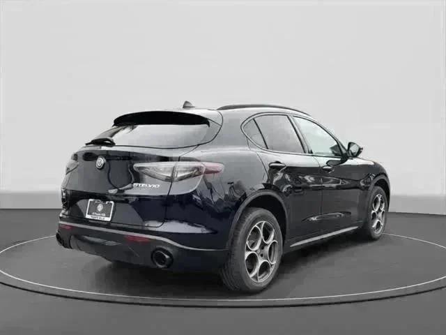 New 2025 Vulcano Black Metallic Exterior Paint Alfa Romeo  image 6