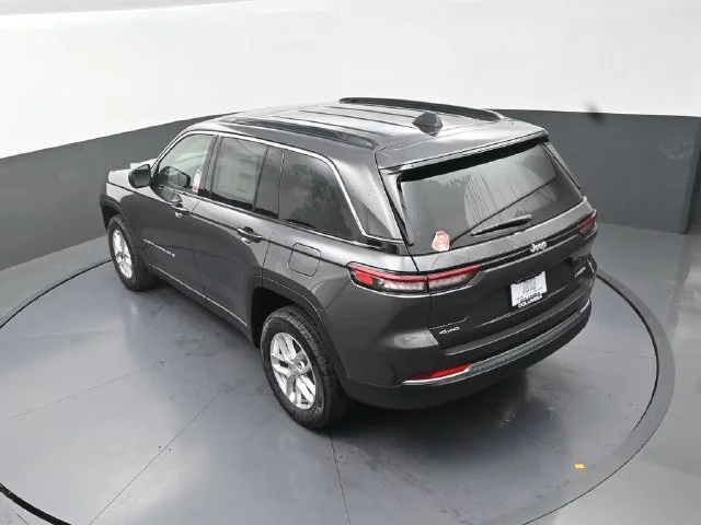 New 2026 Baltic Gray Metallic Clear-Coat Exterior Paint Jeep Laredo X image 14