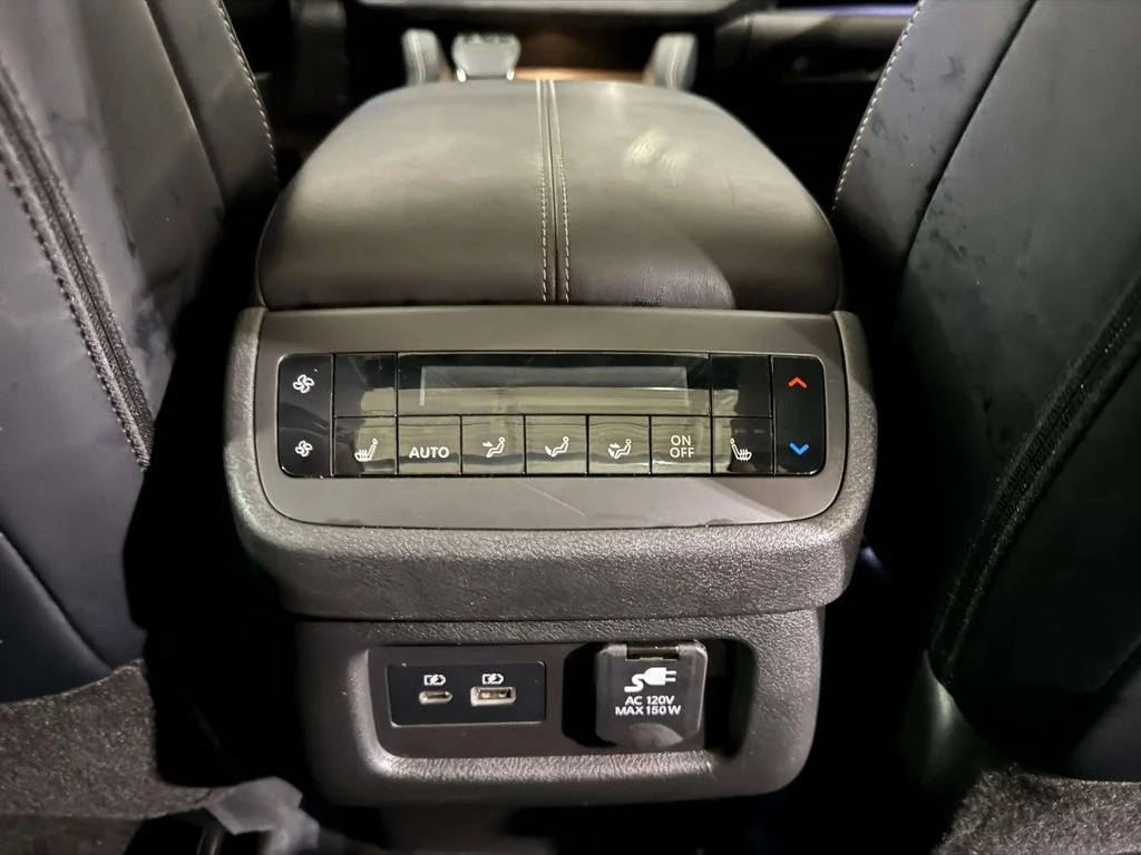 Certified Used 2024 Pearl White Tricoat Nissan Platinum image 21