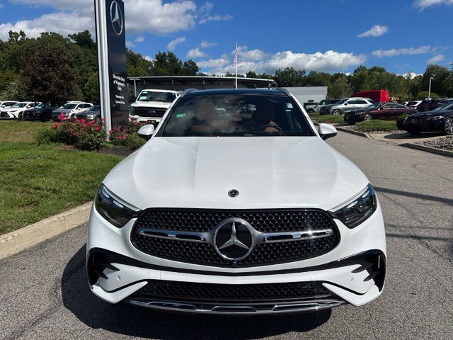 New 2027 MANUFAKTUR Moonlight White Metallic Mercedes-Benz GLC 350 image 47