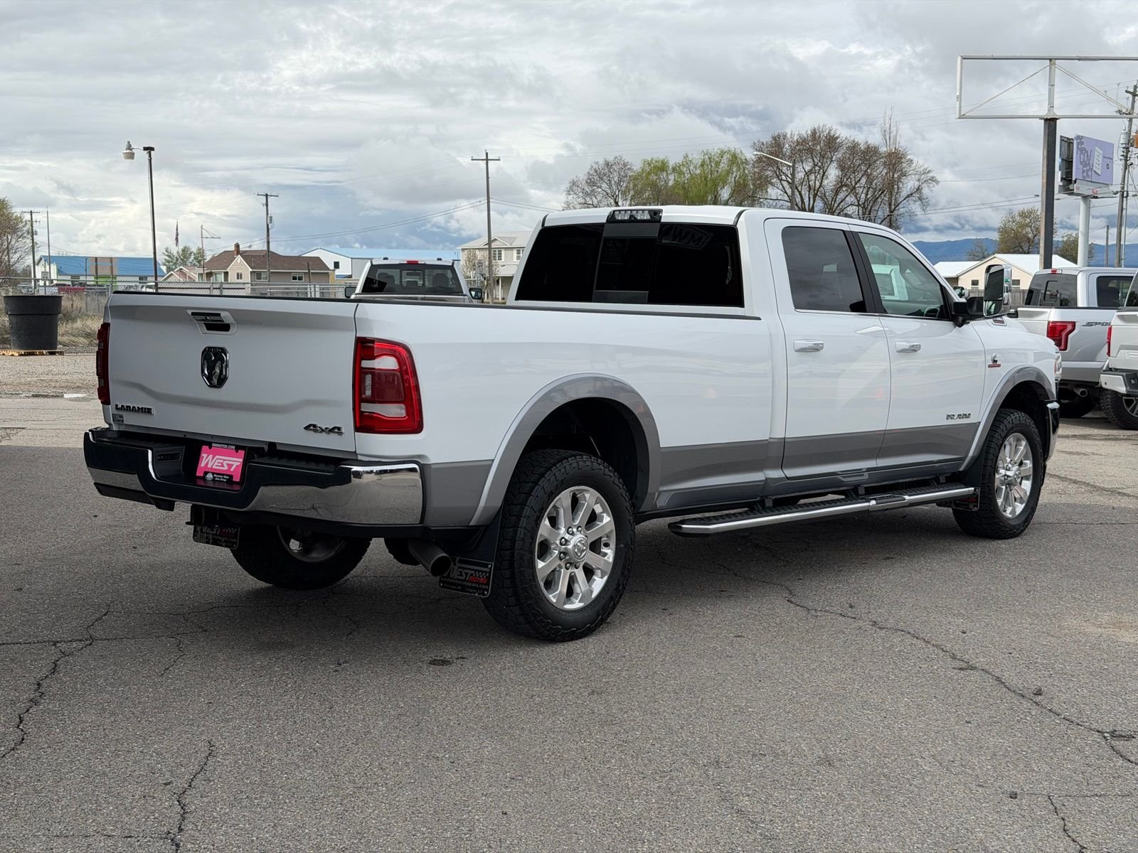 View vehicle photo 7