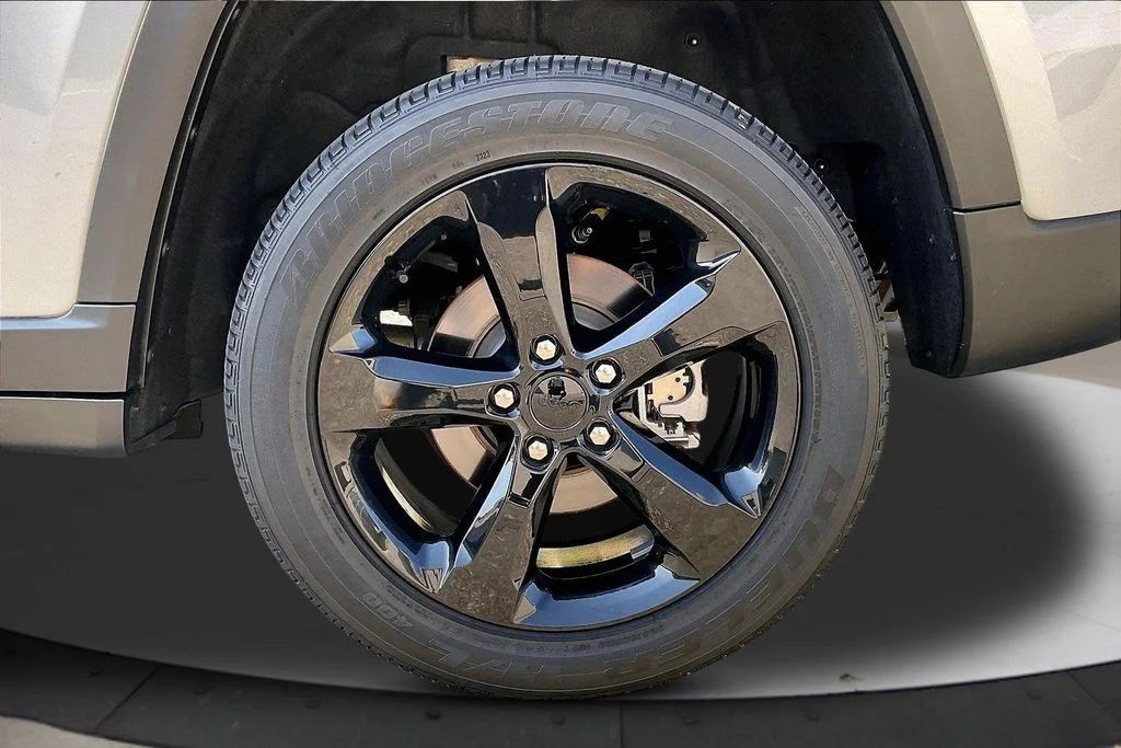 Certified Used 2023 Silver Jeep Altitude X image 39