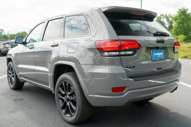 Used 2019 Gray Jeep Altitude image 8