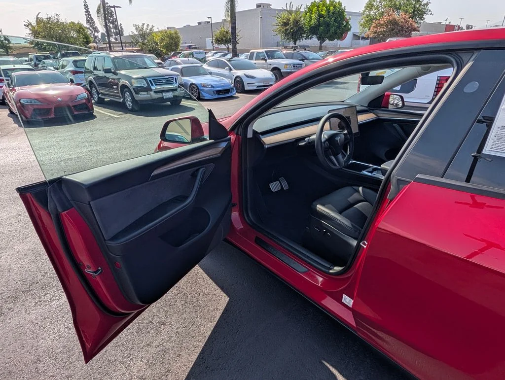 Used 2023  Tesla Performance image 31