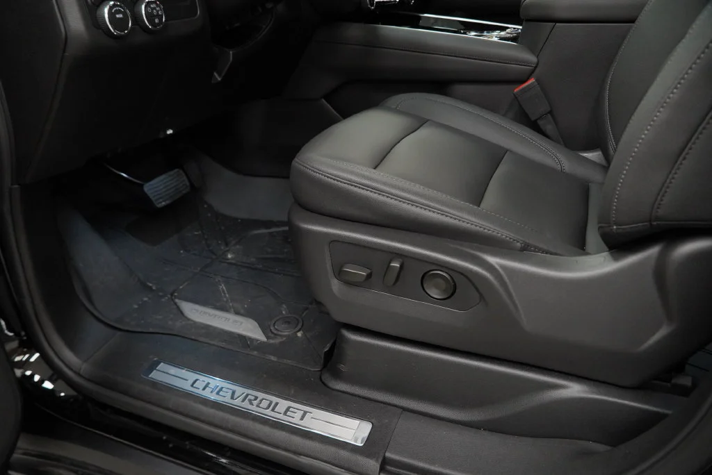 New 2026 Black Chevrolet LT image 33