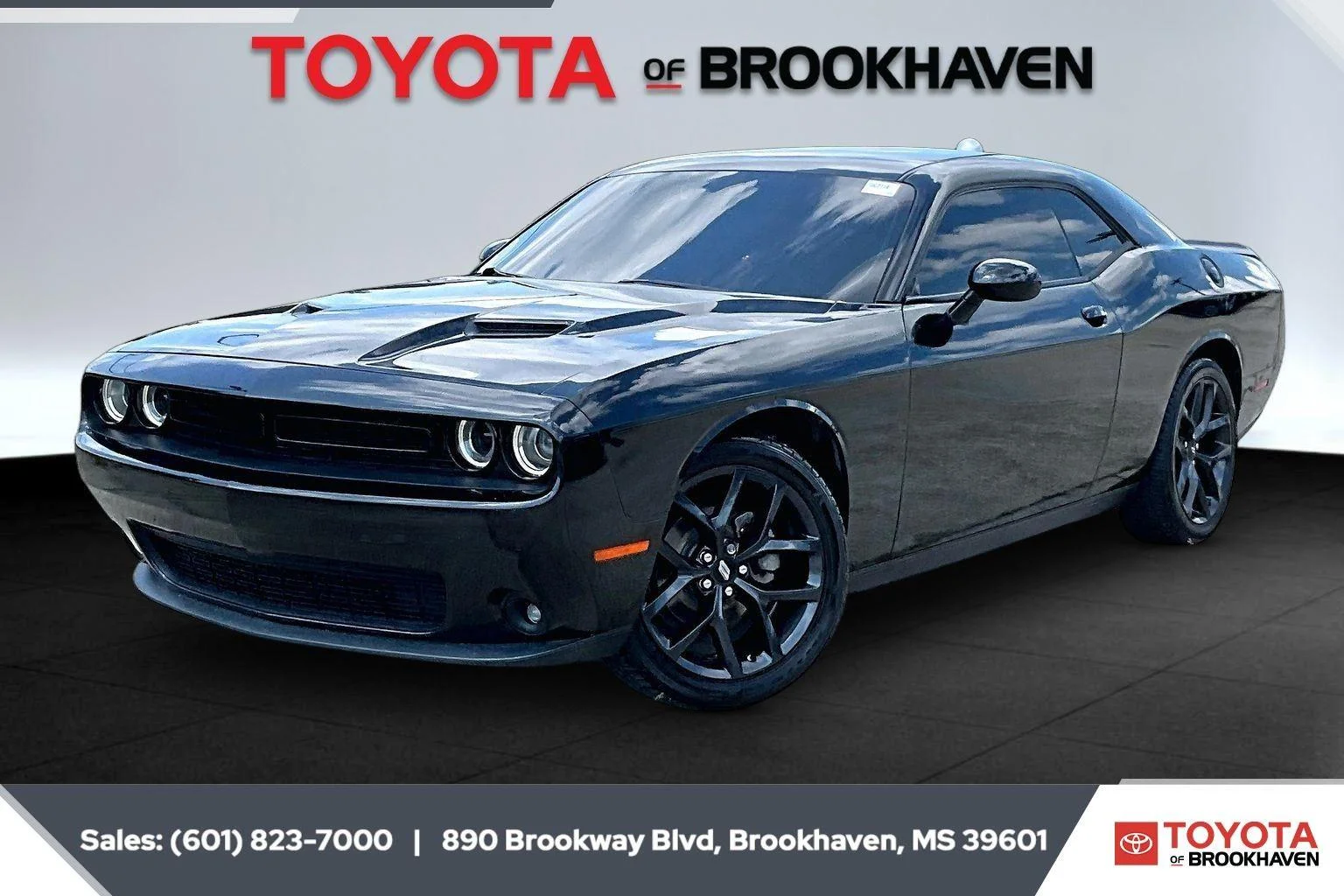 Used 2022 Pitch Black Clearcoat Dodge SXT image 10