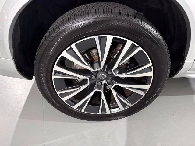 Used 2020 Silver Volvo T6 Momentum image 14