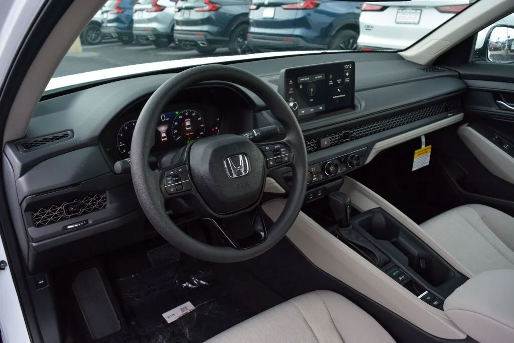 New 2026 Platinum White Pearl Honda LX image 9