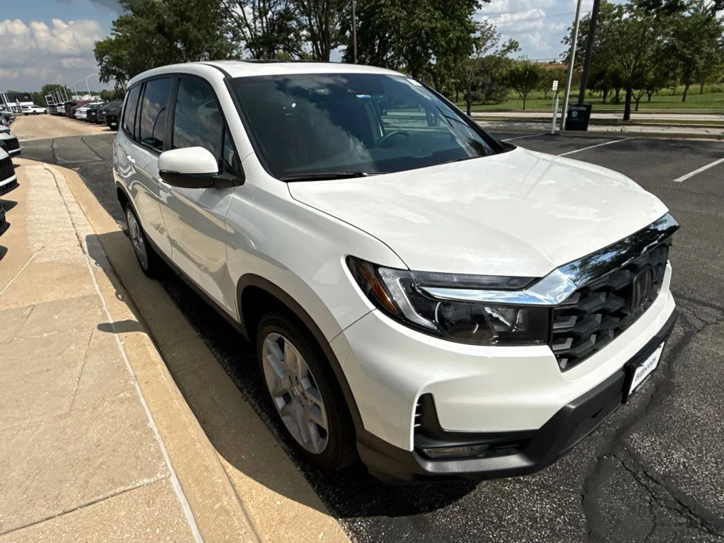 Used 2024 Platinum White Pearl Honda EX-L image 8