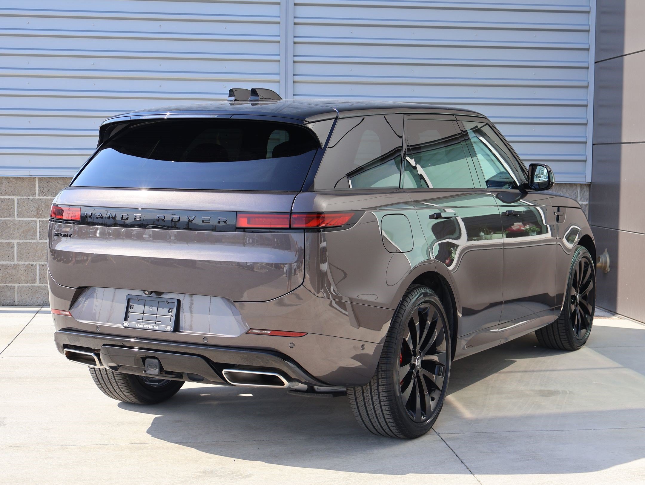 Used 2025 Charente Grey Prem Met Land Rover Dynamic SE image 5