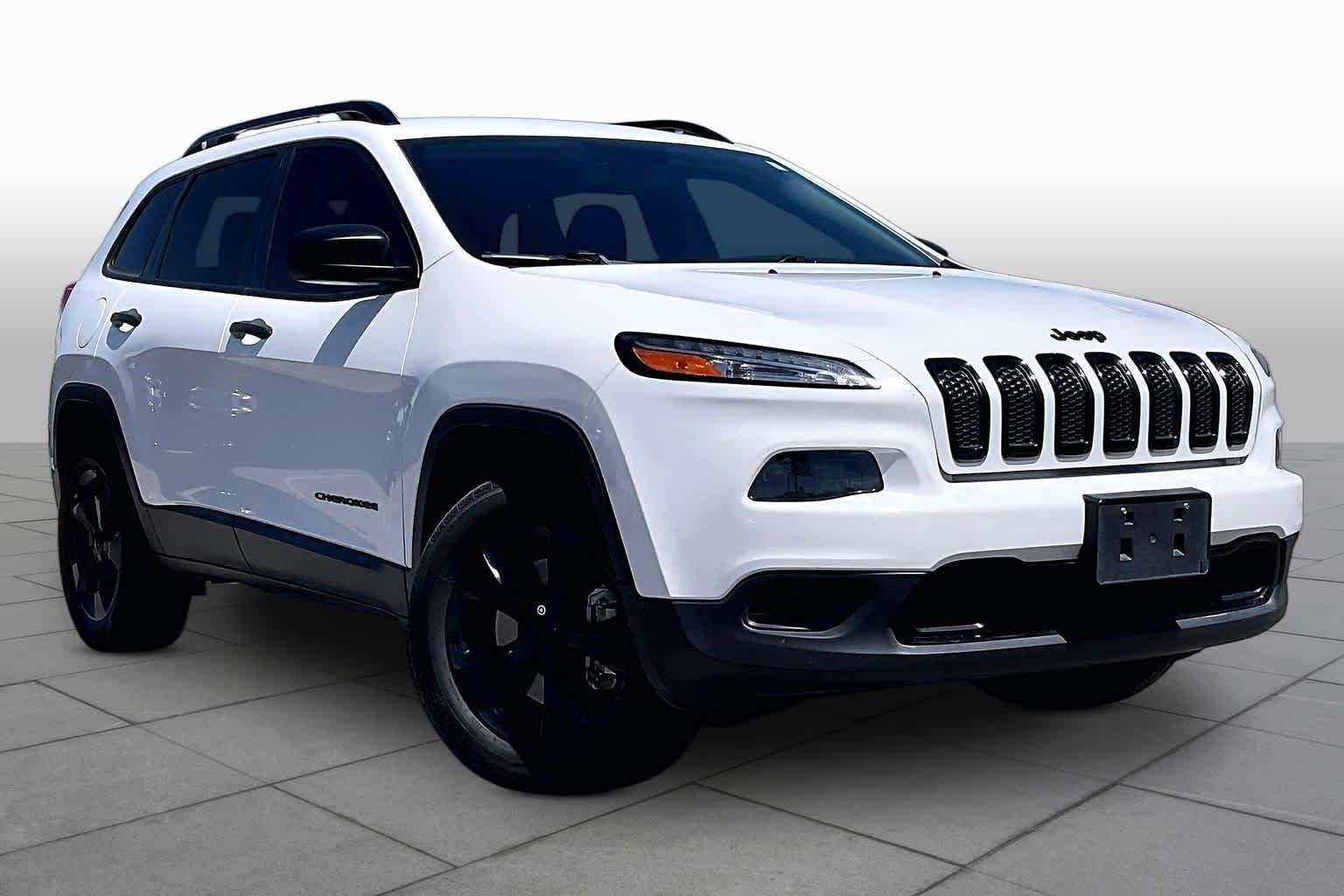 Pre-Owned 2017 Jeep Cherokee Altitude