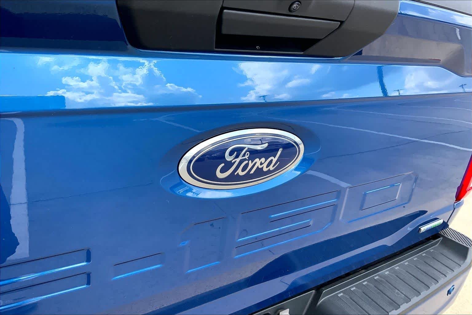 Used 2023 Atlas Blue Metallic Ford XL image 30