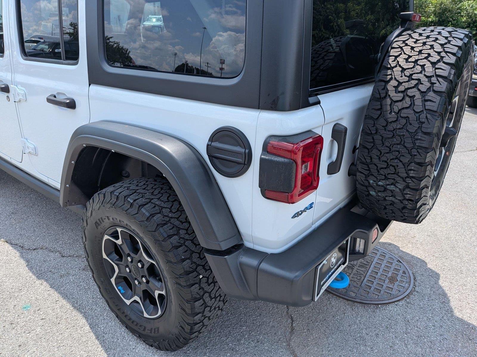 Used 2023 Bright White Clearcoat Jeep Rubicon image 12